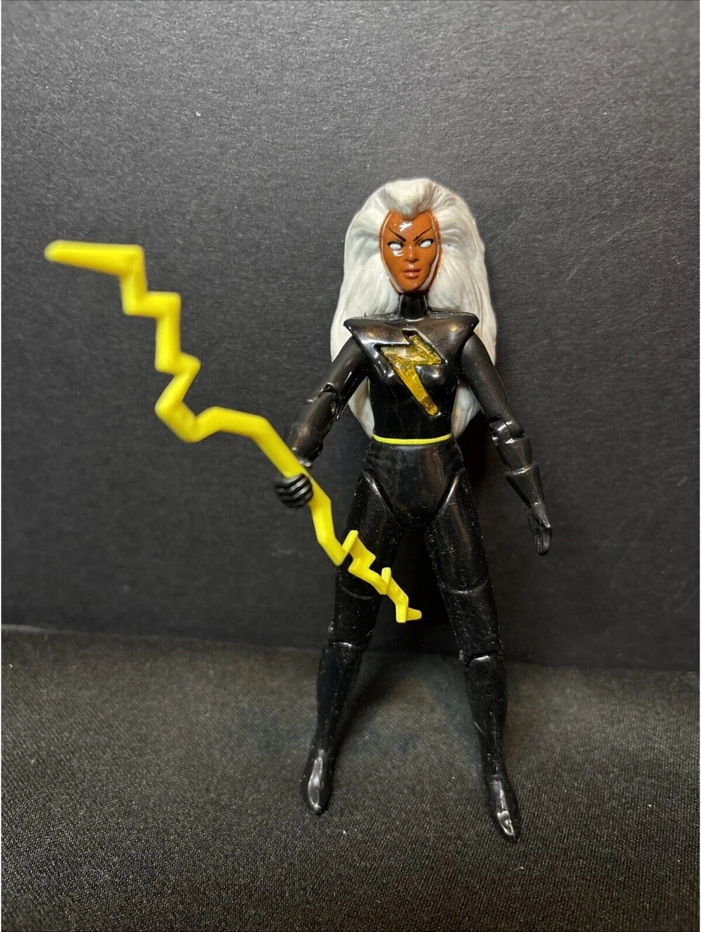 Toy Biz X-Men Storm Action Figure Black Suit w/Lightning Accessory Comic Heroes